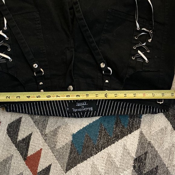 Skelanimals size 15 bunny patch shorts. bunny hardwear, long straps along side - Picture 8 of 9